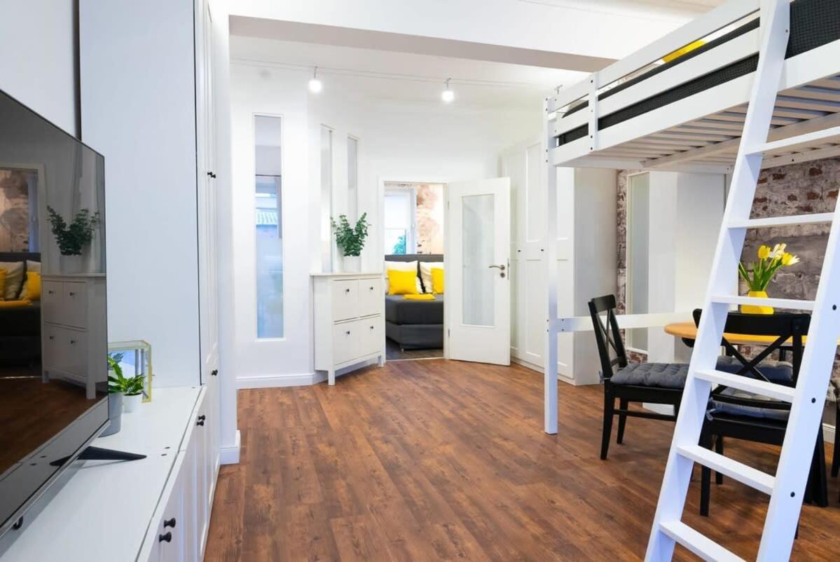 Shabby Chic In Ideal Location Apartament